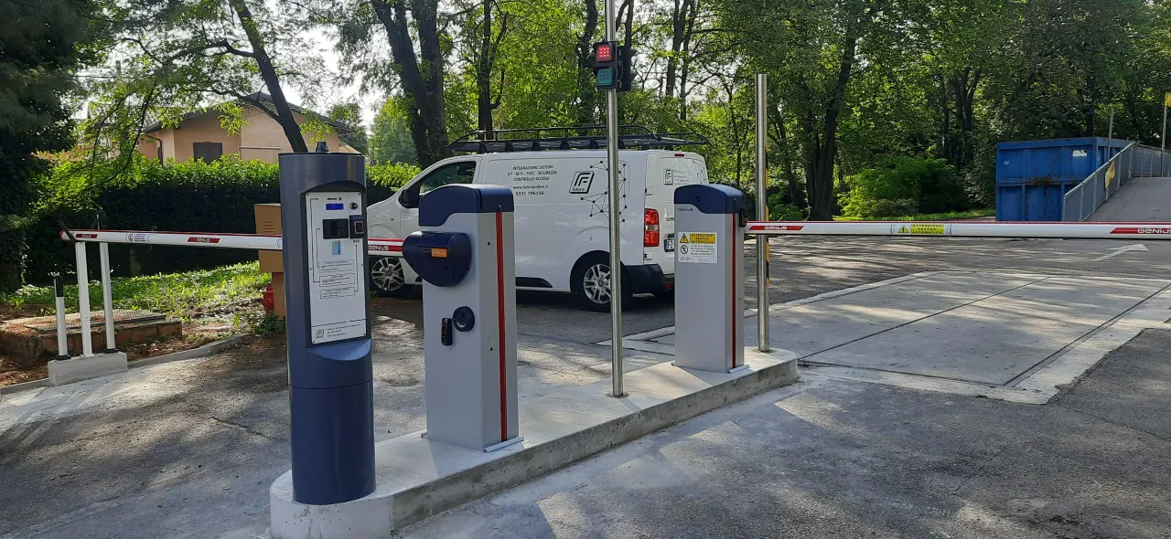 Piattaforma-Ecologica-Oggiona-scaled Controllo accessi per piattaforma ecologica