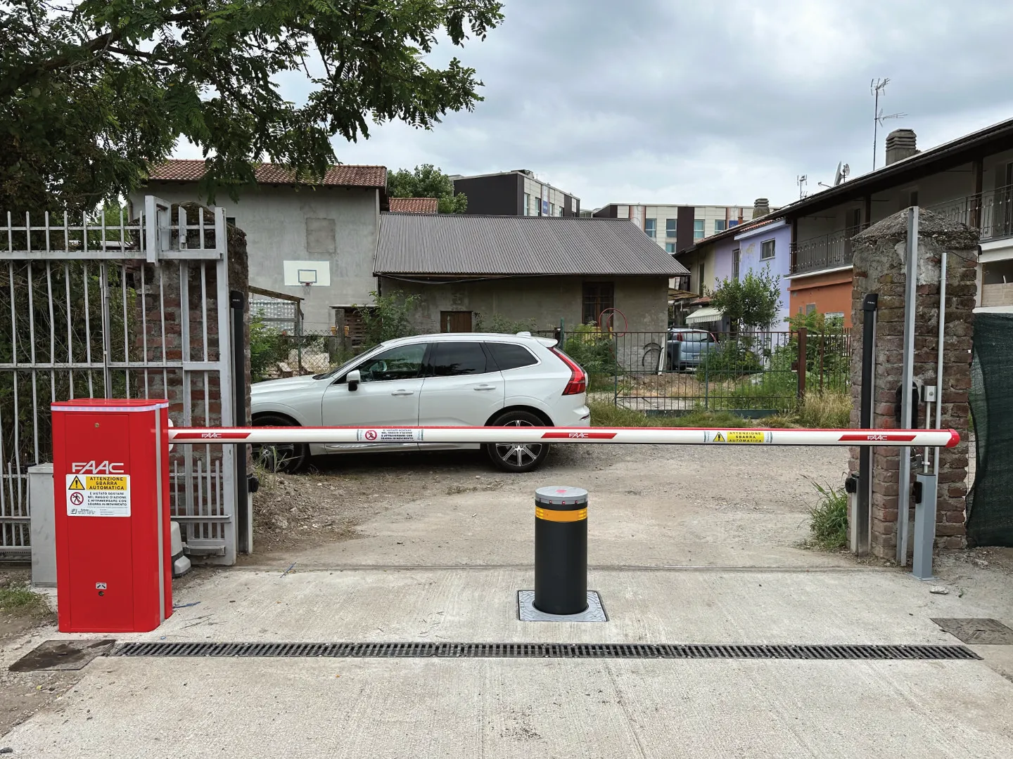 Barriera con dissuasore per parcheggio