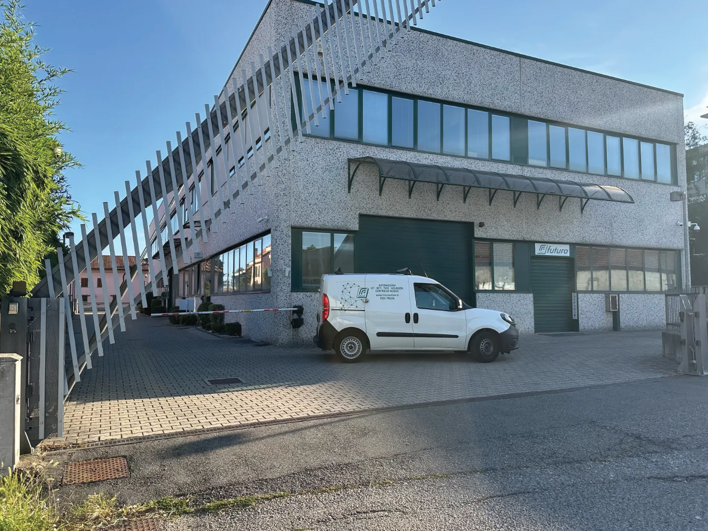 Cancello ad alzata verticale salvaspazio